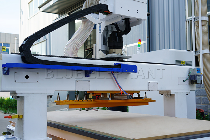 双工位直排换刀加工中心