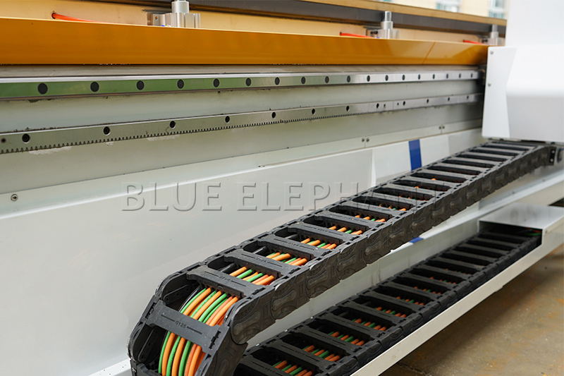 带排钻包开料机