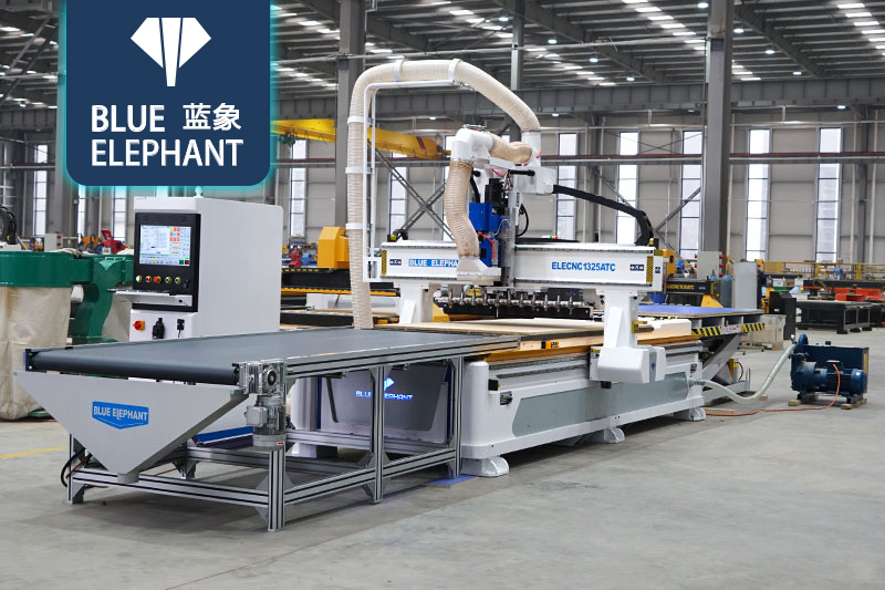 自动上下料开料机