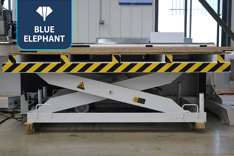 直排换刀加工中心+上下料贴标