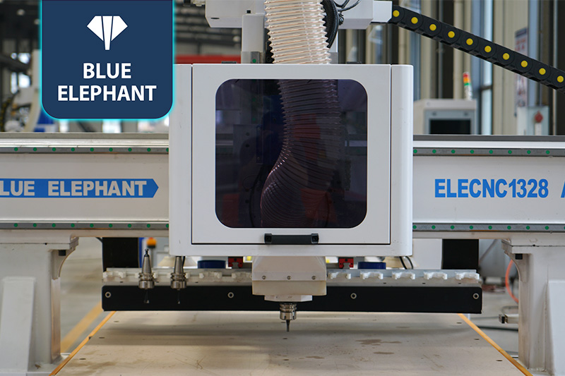 直排换刀加工中心+上下料贴标